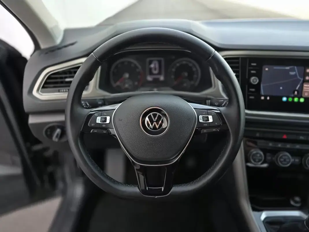 Volkswagen T-Roc 2021 - 17750 EUR, 72400 km - AUTO.MOTO.pt - 72400km - foto 17 de 37