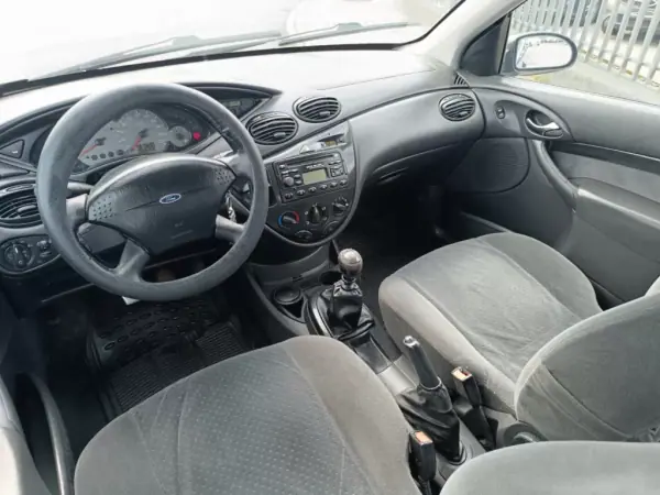 Ford Focus 2002 - 1800 EUR, 400000 km - AUTO.MOTO.pt - 400000km - foto 15 de 16