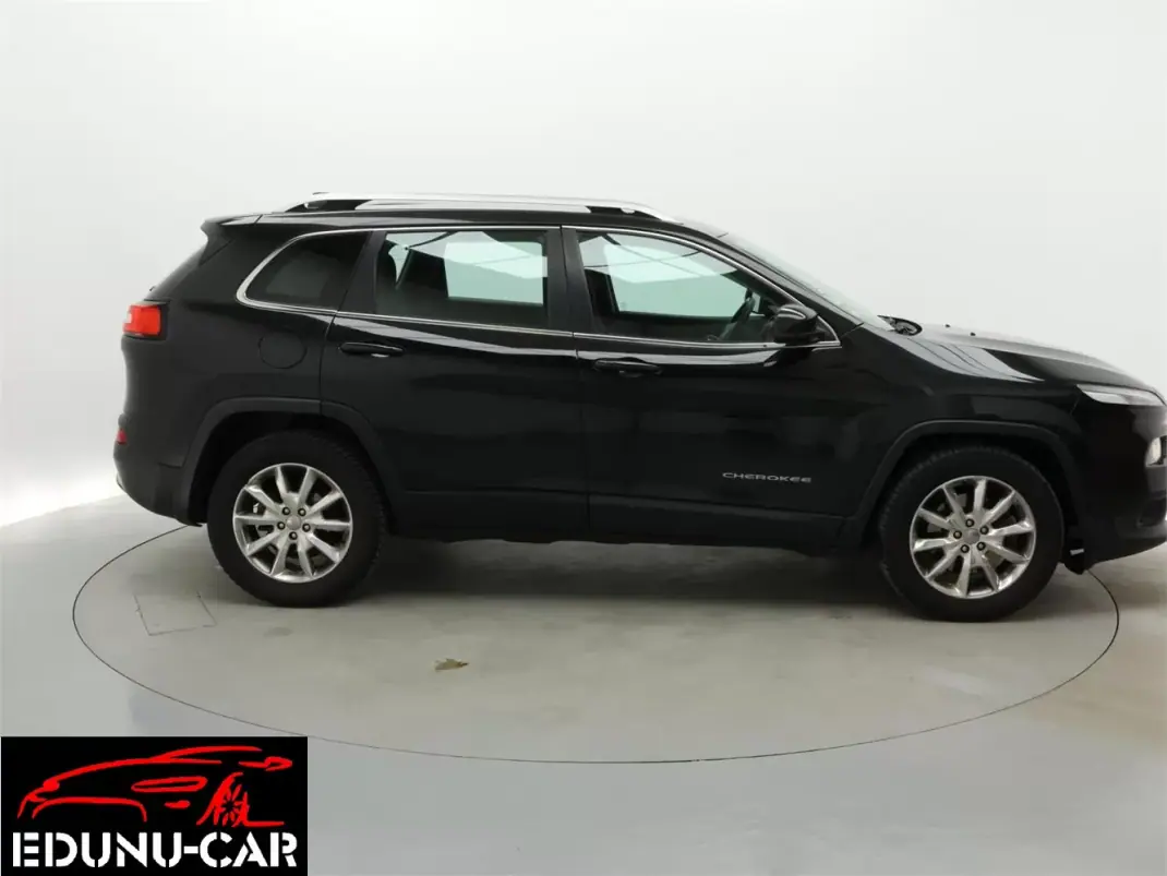 Jeep Cherokee 2013 - 13750 EUR, 180000 km - AUTO.MOTO.pt - 180000km - foto 8 de 8