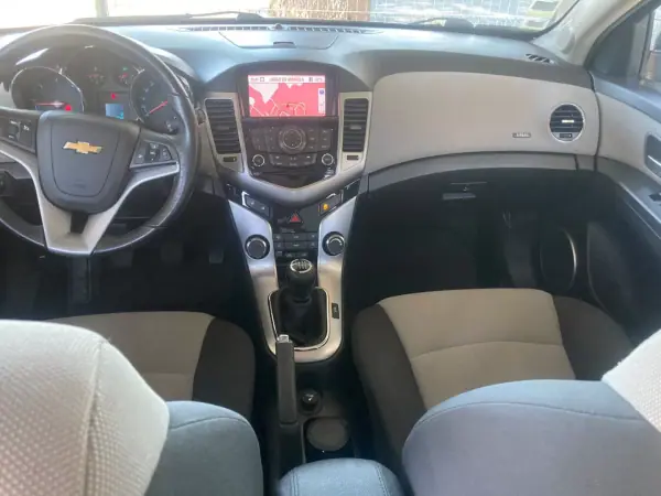 Chevrolet Cruze 2011 - 7300 EUR, 144700 km - AUTO.MOTO.pt - 144700km - foto 19 de 19