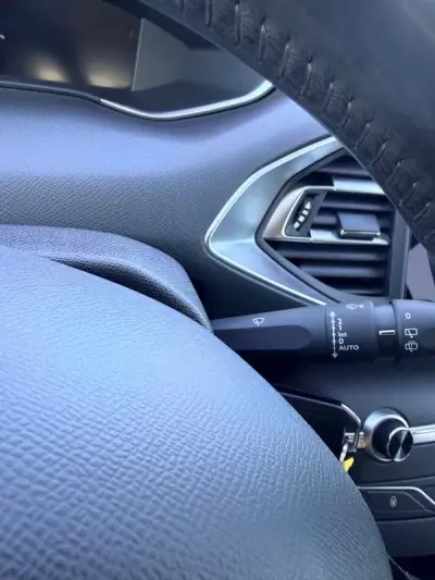 Peugeot 308 2021 - 15200 EUR, 92693 km - AUTO.MOTO.pt - 92693km - foto 21 de 24