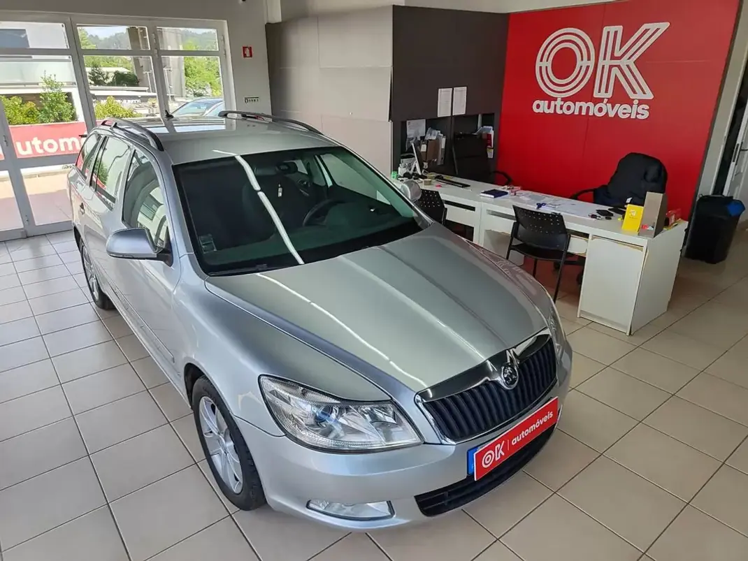 Skoda Octavia Break 2009 - 5750 EUR, 277000 km - AUTO.MOTO.pt - 277000km - foto 2 de 36