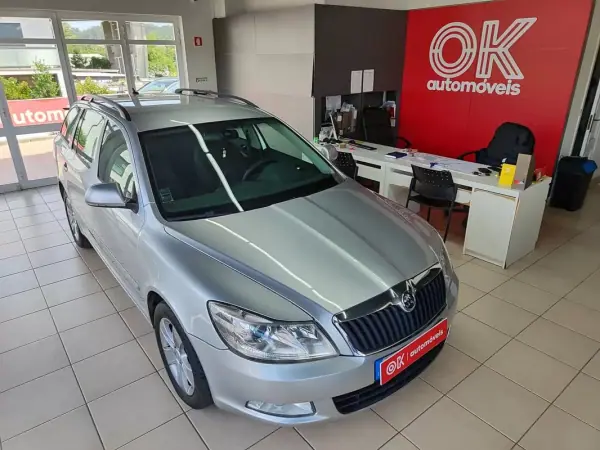 Skoda Octavia Break 2009 - 5750 EUR, 277000 km - AUTO.MOTO.pt - 277000km - foto 2 de 36