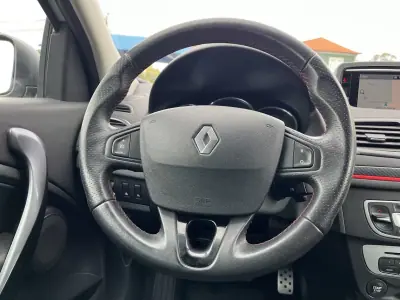 Renault Mégane Sport Tourer 2014 - 7750 EUR, 250000 km - AUTO.MOTO.pt - 250000km - foto 14 de 47