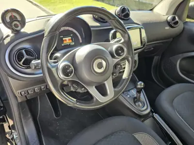 Smart Fortwo Cabrio 2021 - 12750 EUR, 42000 km - AUTO.MOTO.pt - 42000km - foto 9 de 10