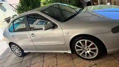 SEAT Leon 2002 - 6000 EUR, 315000 km - AUTO.MOTO.pt - 315000km - foto 2 de 14