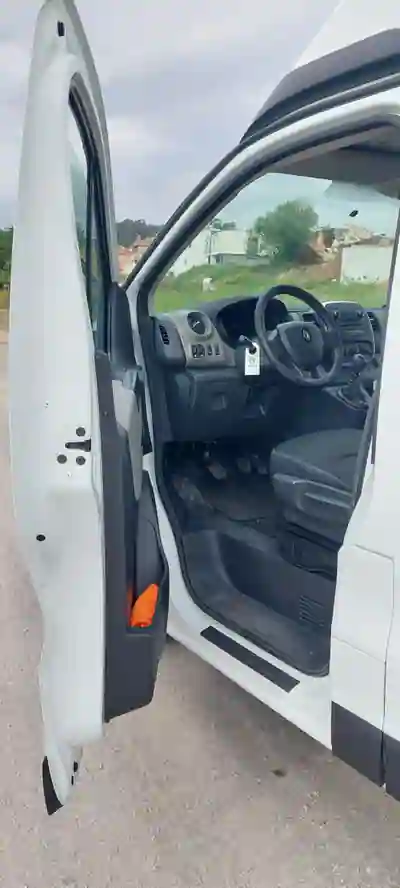 Renault Trafic 2018 - 14750 EUR, 190500 km - AUTO.MOTO.pt - 190500km - foto 3 de 13