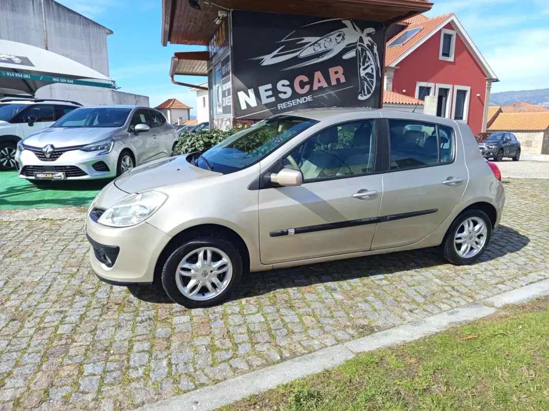 Renault Clio 2006 - 2990 EUR, 246000 km - AUTO.MOTO.pt - 246000km - foto 1 de 7
