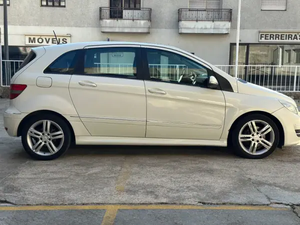 Mercedes-Benz B 200 2009 - 7500 EUR, 281813 km - AUTO.MOTO.pt - 281813km - foto 4 de 19