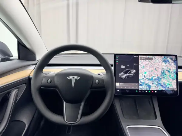Tesla Model 3 2022 - 27999 EUR, 68900 km - AUTO.MOTO.pt - 68900km - foto 16 de 20
