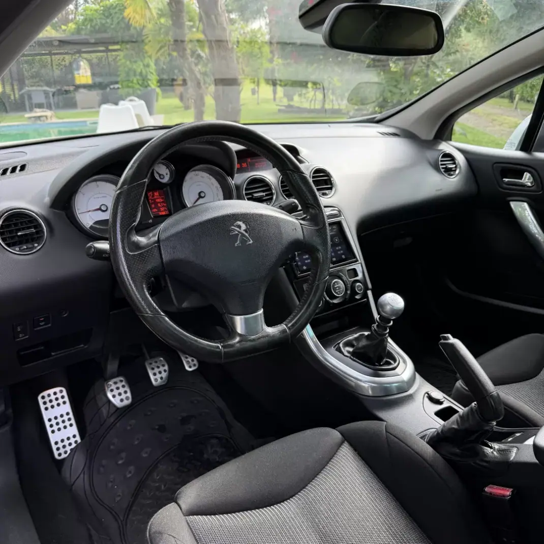 Peugeot 308 CC 2011 - 12990 EUR, 167000 km - AUTO.MOTO.pt - 167000km - foto 10 de 21