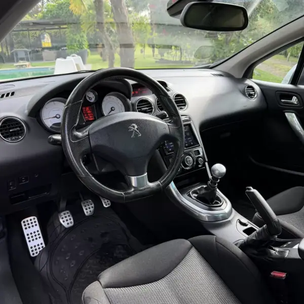 Peugeot 308 CC 2011 - 12990 EUR, 167000 km - AUTO.MOTO.pt - 167000km - foto 10 de 21