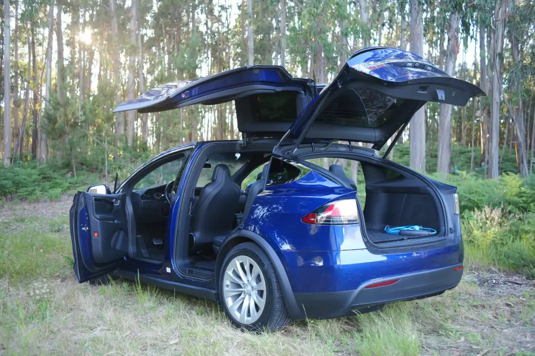 Tesla Model X 2018 - 33990 EUR, 98000 km - 98000km - foto 11 de 26