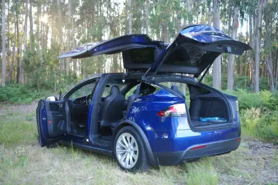 Tesla Model X 2018 - 33990 EUR, 98000 km - AUTO.MOTO.pt - 98000km - foto 11 de 26
