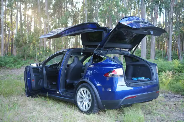 Tesla Model X 2018 - 33990 EUR, 98000 km - AUTO.MOTO.pt - 98000km - foto 11 de 26