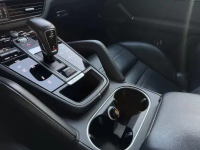 Porsche Cayenne Coupé 2019 - 64900 EUR, 158650 km - AUTO.MOTO.pt - 158650km - foto 6 de 16