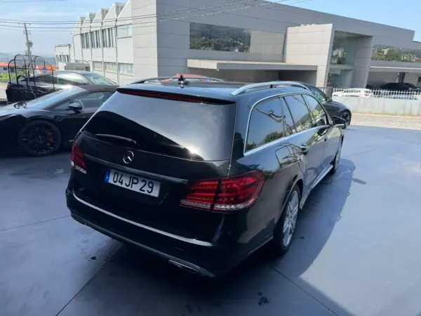 Mercedes-Benz E 250 2010 - 13900 EUR, 278000 km - AUTO.MOTO.pt - 278000km - foto 3 de 15