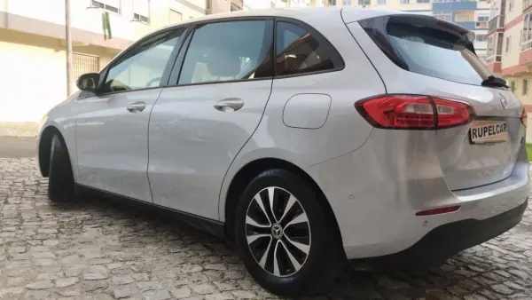 Mercedes-Benz B 180 2021 - 28900 EUR, 62291 km - AUTO.MOTO.pt - 62291km - foto 10 de 22