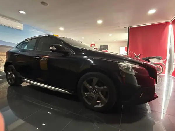 Volvo V40 Cross Country 2014 - 11750 EUR, 189500 km - AUTO.MOTO.pt - 189500km - foto 8 de 20