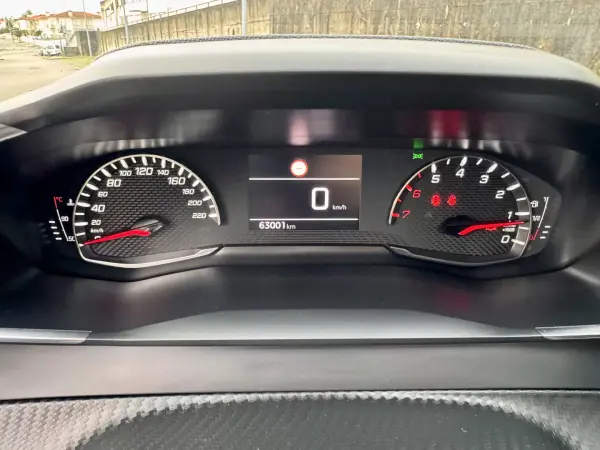 Peugeot 208 2022 - 14500 EUR, 63000 km - AUTO.MOTO.pt - 63000km - foto 19 de 25