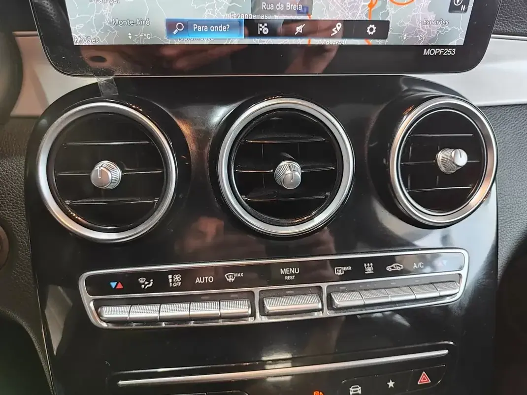 Mercedes-Benz GLC 300 2022 - 52500 EUR, 55500 km - AUTO.MOTO.pt - 55500km - foto 31 de 37