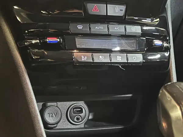 Peugeot 2008 2016 - 9990 EUR, 90000 km - AUTO.MOTO.pt - 90000km - foto 21 de 49
