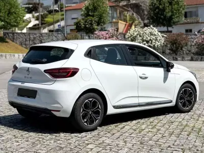 Renault Clio 2020 - 9990 EUR, 131695 km - AUTO.MOTO.pt - 131695km - foto 3 de 10