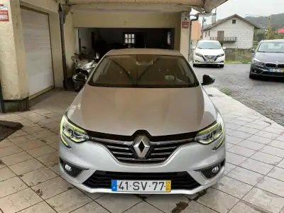 Renault Mégane 2017 - 16750 EUR, 88269 km - AUTO.MOTO.pt - 88269km - foto 7 de 35