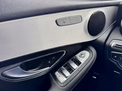 Mercedes-Benz GLC 250 2018 - 34990 EUR, 175000 km - AUTO.MOTO.pt - 175000km - foto 26 de 33