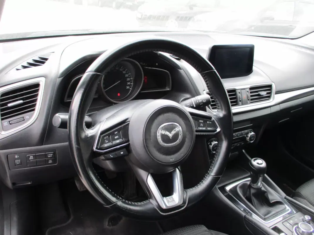 Mazda 3 2018 - 11900 EUR, 135000 km - AUTO.MOTO.pt - 135000km - foto 10 de 13