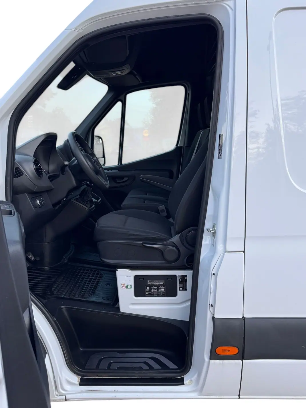 Mercedes-Benz Sprinter 2022 - 25000 EUR, 253800 km - AUTO.MOTO.pt - 253800km - foto 9 de 10