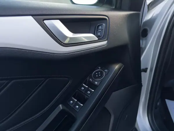 Ford Focus 2018 - 12990 EUR, 90000 km - AUTO.MOTO.pt - 90000km - foto 12 de 36