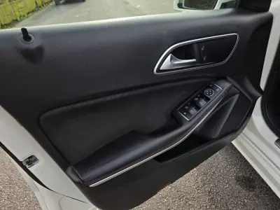 Mercedes-Benz A 180 2015 - 17990 EUR, 137000 km - AUTO.MOTO.pt - 137000km - foto 31 de 36