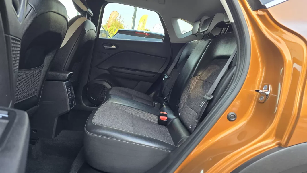 Renault Captur 2021 - 18500 EUR, 53600 km - AUTO.MOTO.pt - 53600km - foto 19 de 22