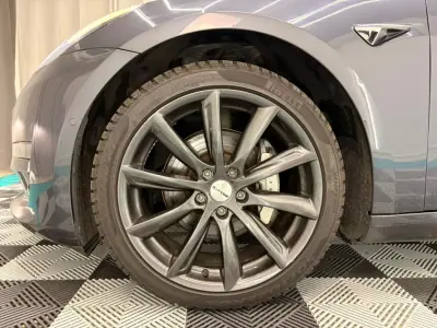 Tesla Model 3 2019 - 24500 EUR, 118000 km - AUTO.MOTO.pt - 118000km - foto 3 de 19