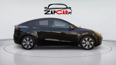 Tesla Model Y 2023 - 35900 EUR, 29800 km - AUTO.MOTO.pt - 29800km - foto 4 de 12