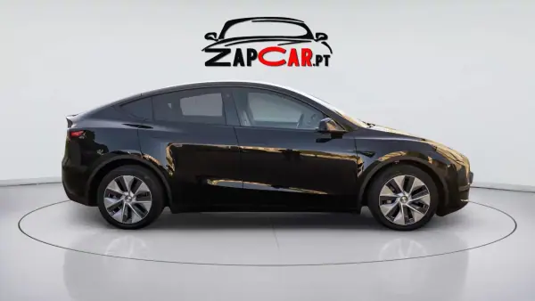 Tesla Model Y 2023 - 35900 EUR, 29800 km - AUTO.MOTO.pt - 29800km - foto 4 de 12