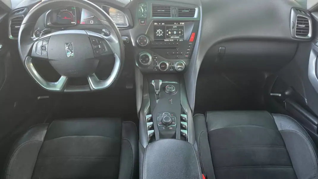 DS DS5 2013 - 10500 EUR, 216565 km - 216565km - foto 8 de 19