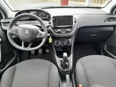 Peugeot 208 2019 - 13900 EUR, 89145 km - AUTO.MOTO.pt - 89145km - foto 4 de 11