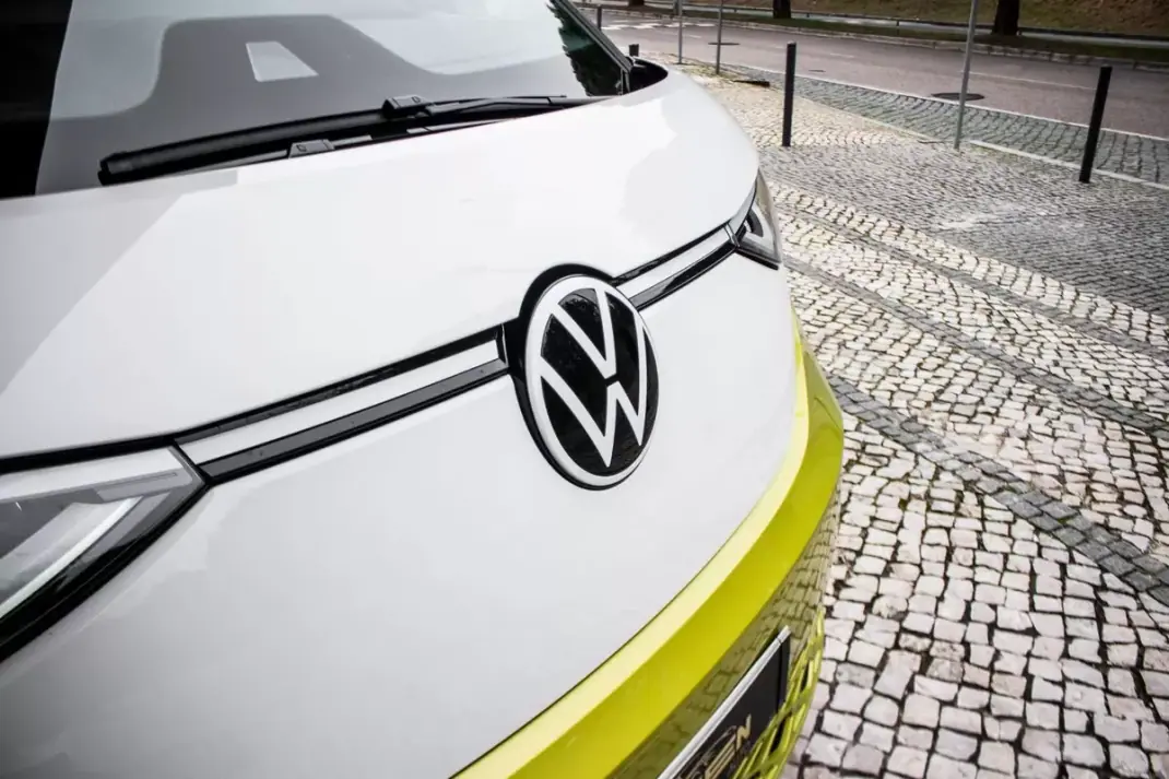 Volkswagen ID.Buzz 2023 - 44500 EUR, 27980 km - AUTO.MOTO.pt - 27980km - foto 5 de 42
