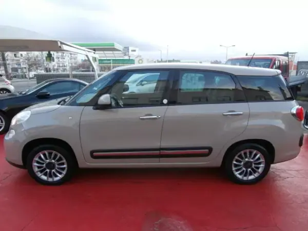 Fiat 500L 2013 - 7500 EUR, 175007 km - AUTO.MOTO.pt - 175007km - foto 8 de 32