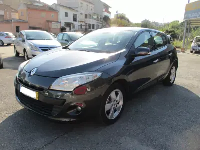 Renault Mégane 2011 - 6500 EUR, 192000 km - AUTO.MOTO.pt - 192000km - foto 3 de 11