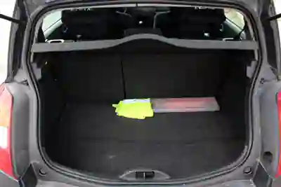 Renault Mégane 2006 - 1000 EUR, 324800 km - AUTO.MOTO.pt - 324800km - foto 7 de 16