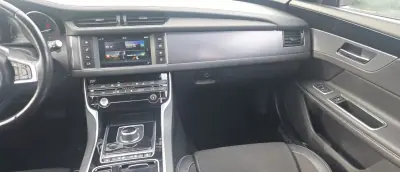 Jaguar XF Sportbrake 2017 - 19750 EUR, 195000 km - AUTO.MOTO.pt - 195000km - foto 19 de 24