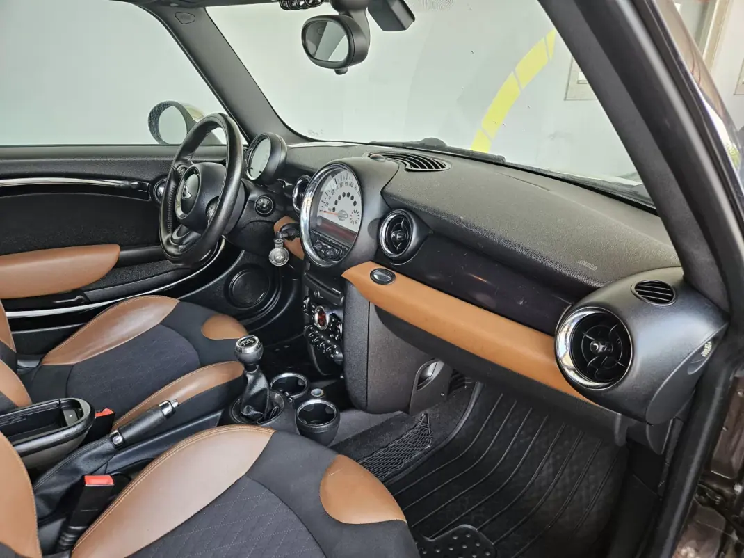 MINI Cooper 2012 - 9750 EUR, 174000 km - AUTO.MOTO.pt - 174000km - foto 8 de 12