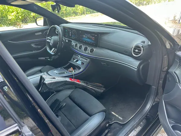 Mercedes-Benz E 300 2021 - 32500 EUR, 125000 km - AUTO.MOTO.pt - 125000km - foto 5 de 6
