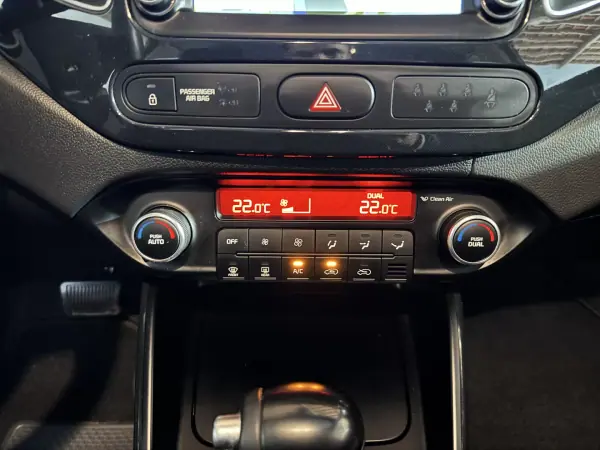 Kia Carens 2016 - 16500 EUR, 115211 km - AUTO.MOTO.pt - 115211km - foto 18 de 26