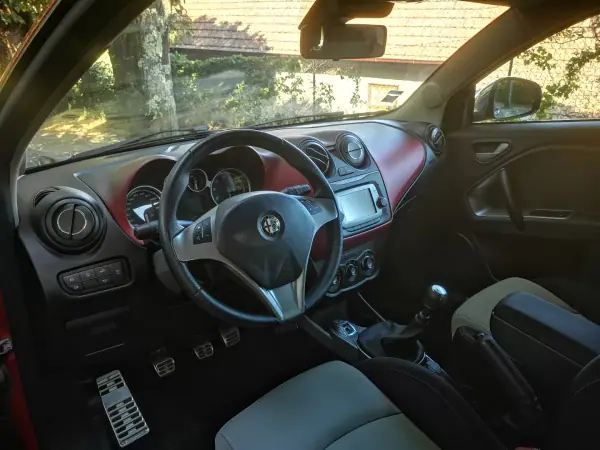 Alfa Romeo MiTo 2015 - 6750 EUR, 140000 km - AUTO.MOTO.pt - 140000km - foto 11 de 20