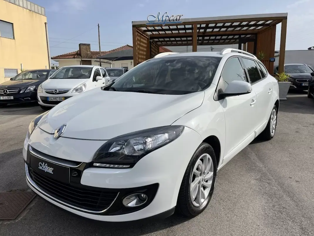 Renault Mégane Sport Tourer 2012 - 6950 EUR, 227000 km - AUTO.MOTO.pt - 227000km - foto 1 de 36