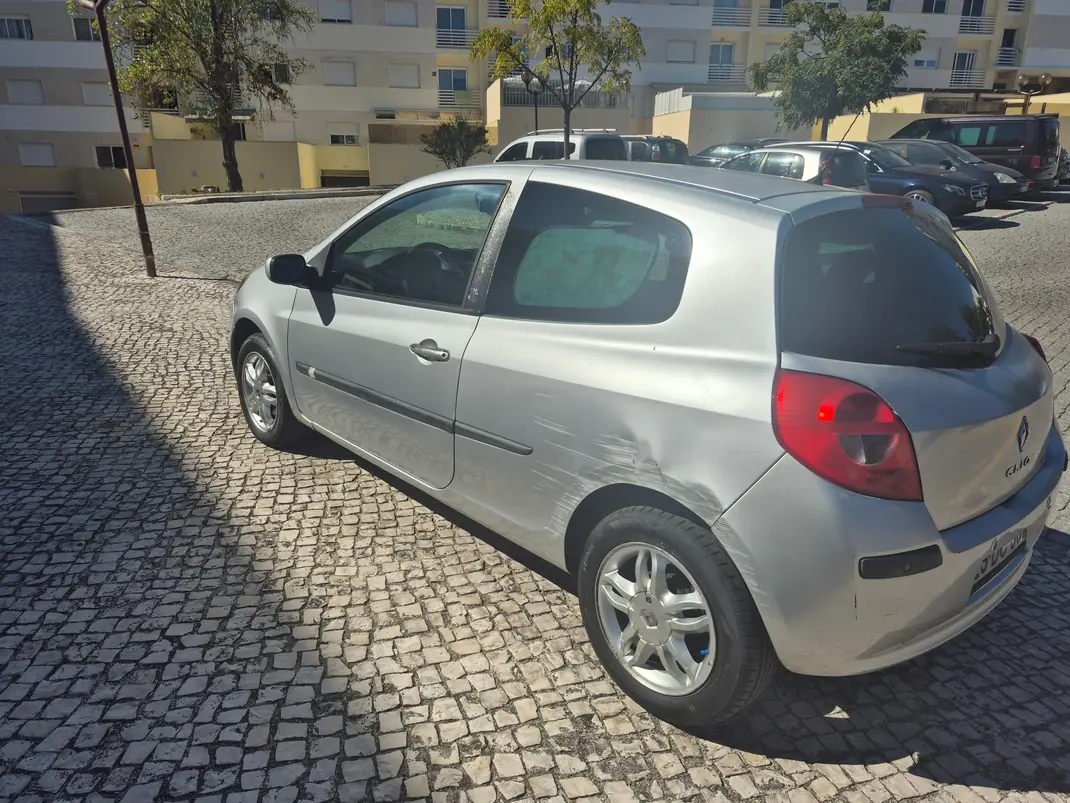 Renault Clio 2007 - 2800 EUR, 170539 km - 170539km - foto 5 de 14